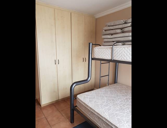 3 bed property to rent in ILLOVO BEACH